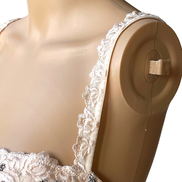 Vintage 90s Lise Charmel pink & black floral lacy bra - Picture 7 of 13